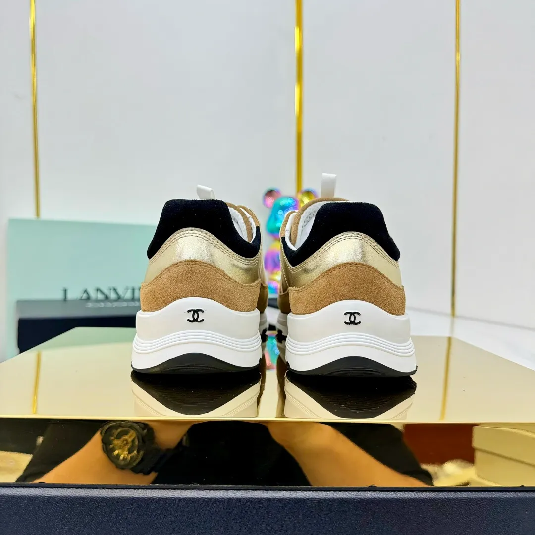 👟👟Ex-factory price 600👟👟High quality! ! ! CHANEL Chanel 25A latest thick-soled casual sports shoes. The counter is synchronized. The counter is very popular. It is a shoe that is very difficult to buy. The most popular thick-soled casual shoes on the Internet. As you can imagine, the most popular thick-soled casual shoes can not be missed. It has both good looks and comfort. Simple and versatile. The thick sole increases the height and is super versatile. Whoever wears it will look better. Upper: cowhide stitching. Lining: breathable mesh. Outsole: TPU original outsole. Size: 35-41 👉